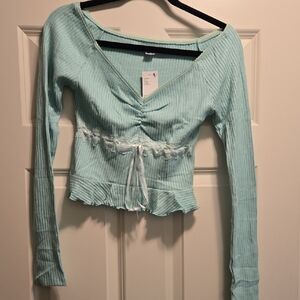 Cute Top With Ribbon And Lace Embelishment